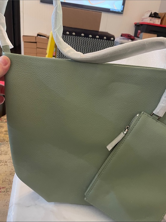 Handbags - Pistachio green tote